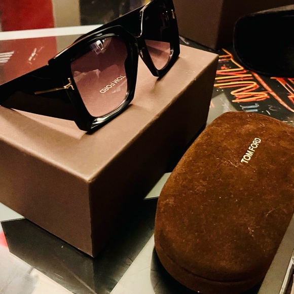 Tom ford his and hers sunglasses 500 for both ! - Picture 6 of 7